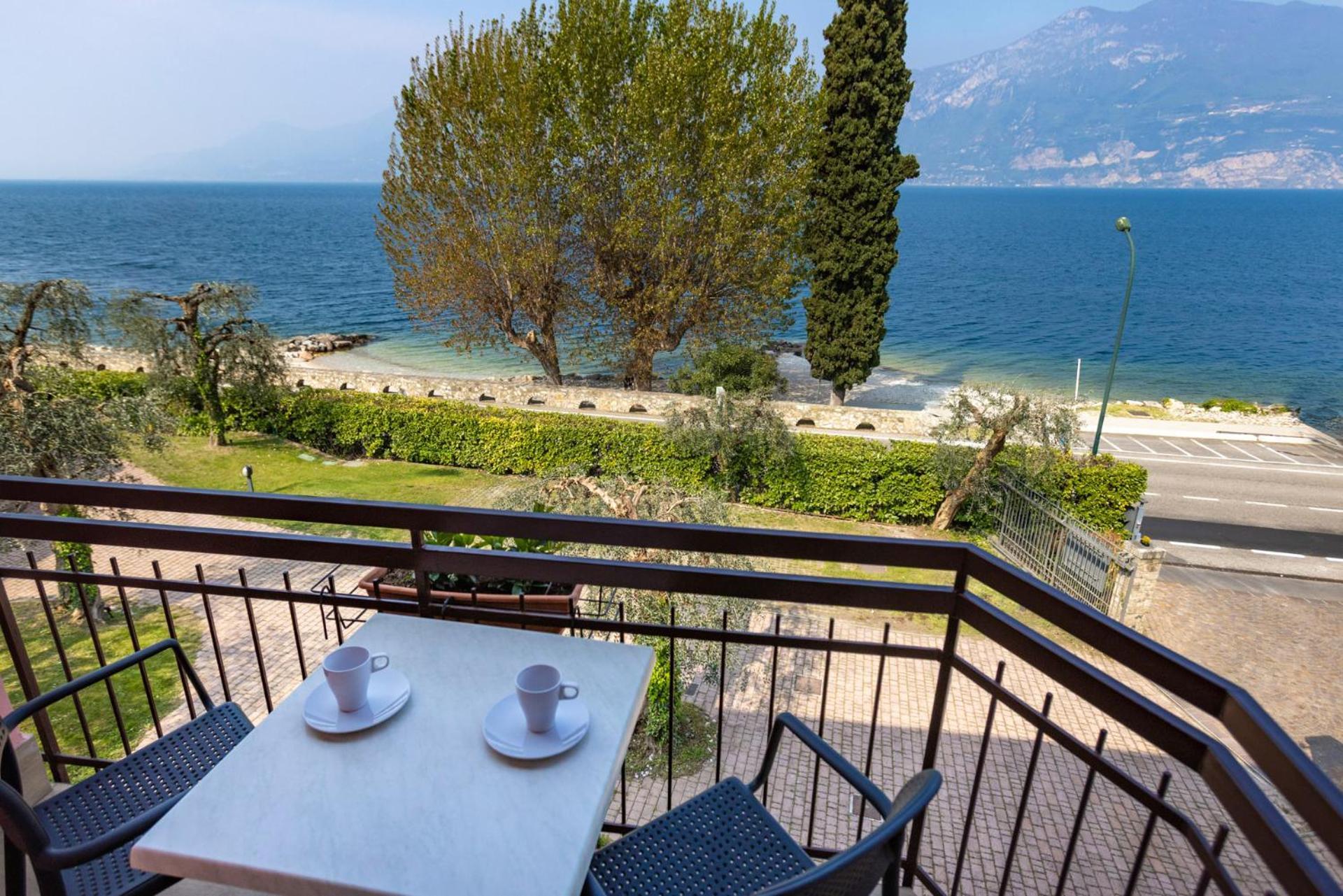 Residence Solei Classic & Plus Brenzone sul Garda Exterior photo